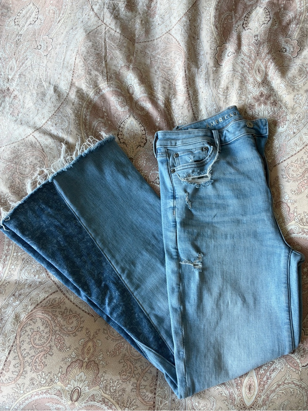 American Eagle Outfitters size 4 short Light Wash Frayed Hem Flare Jeans